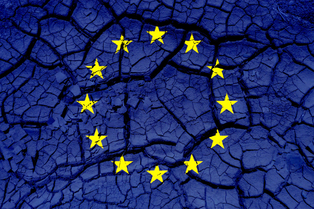 EU-Flagge auf Steinen