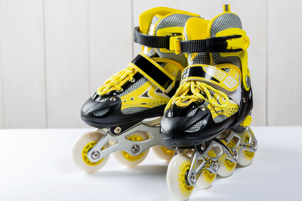 Baby yellow-black roller skates