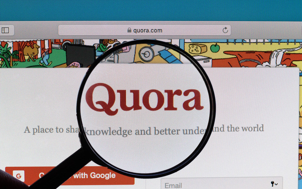 Quora logo under magnifying glass