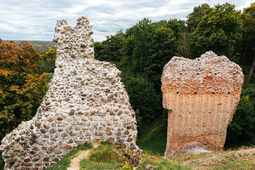 Eastern Europeane castle ruins / Osteuropäische Burgruinen