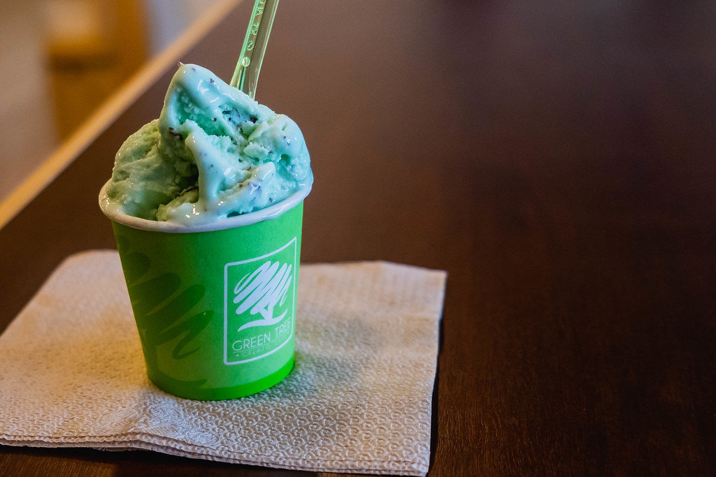 Bubble gum flavored gelato on green cup