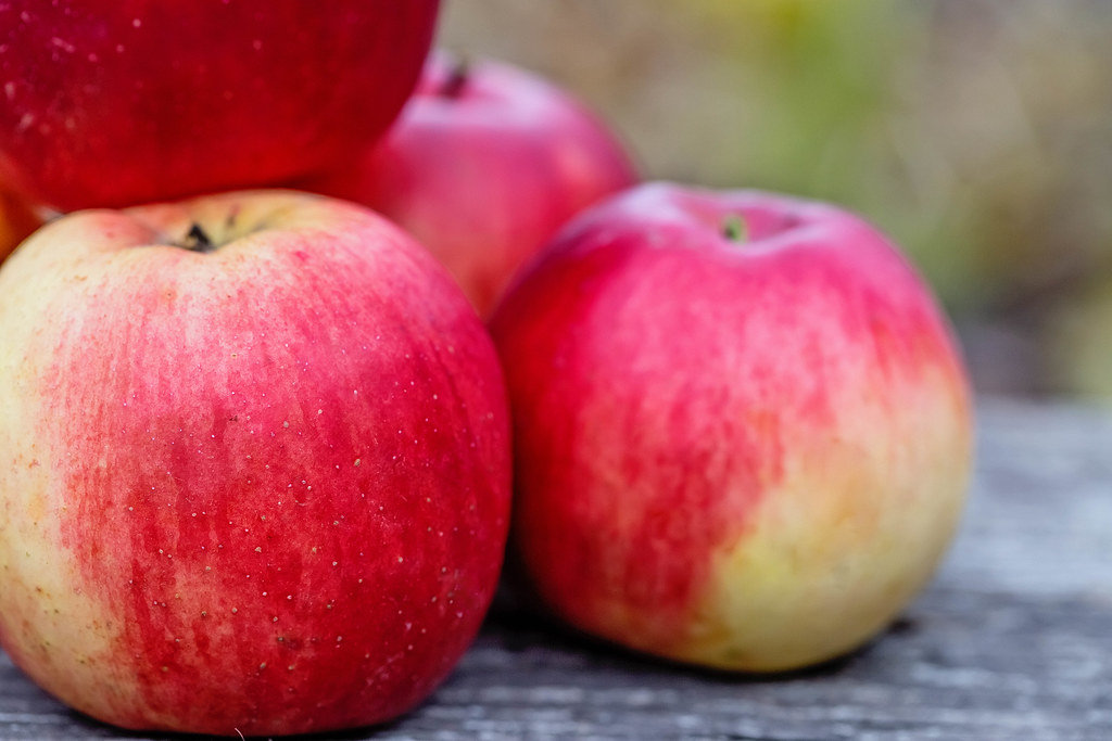 Fresh shiny red apples