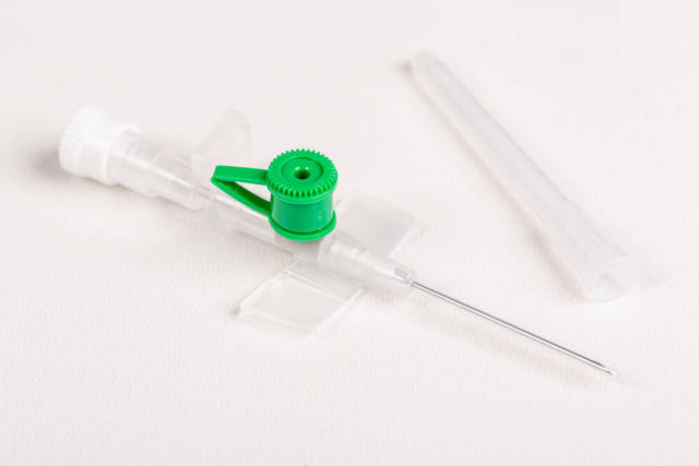 Intravenous catheter, needle for stabbing blood vessels