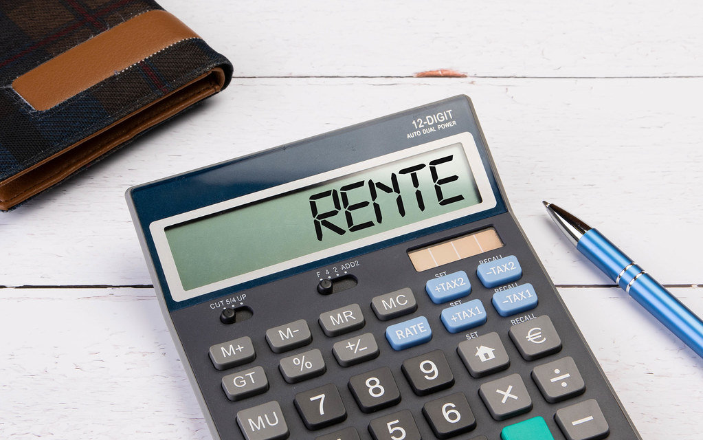 Calculator with the word Rente on the display