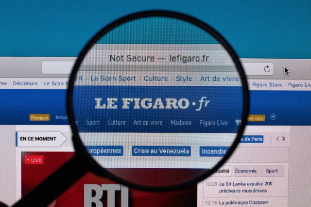 LE FIGARO logo under magnifying glass