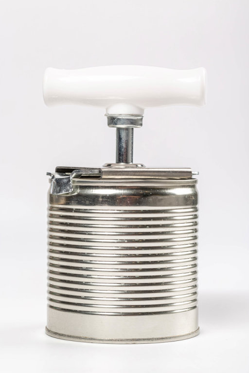Sealed tin can with conservation opener