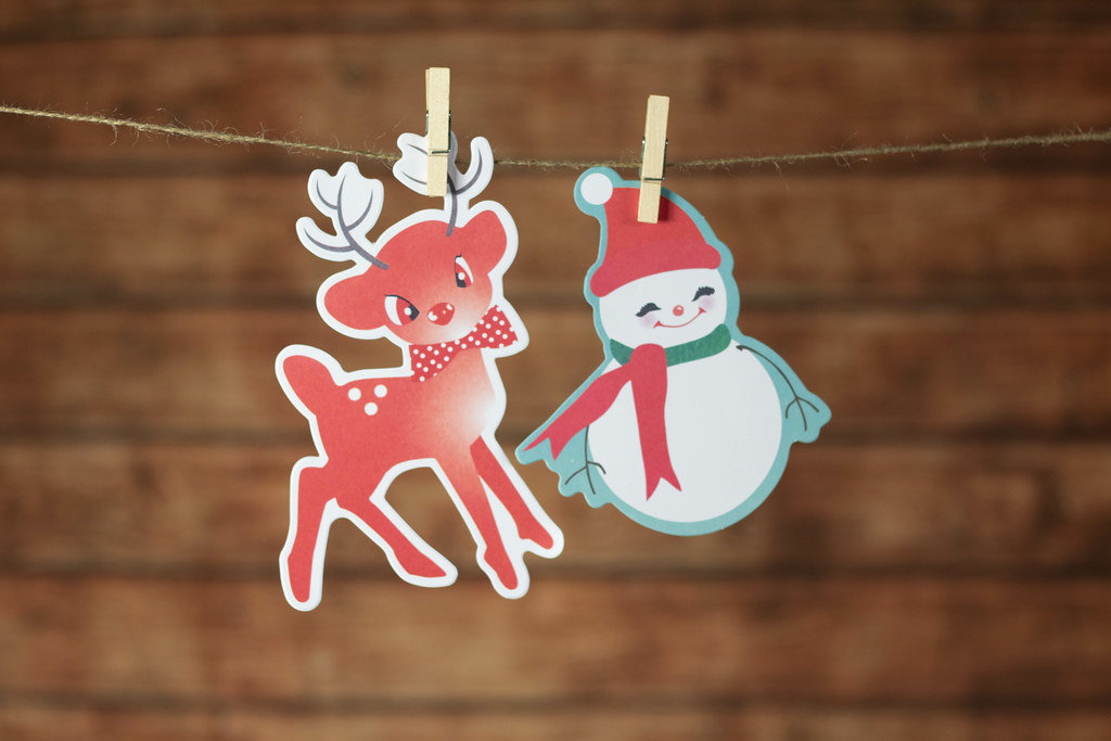 Reindeer adn snowman hanging on the rope