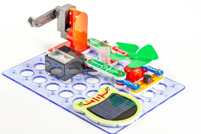 Childrens educational constructor for studying electricity generation