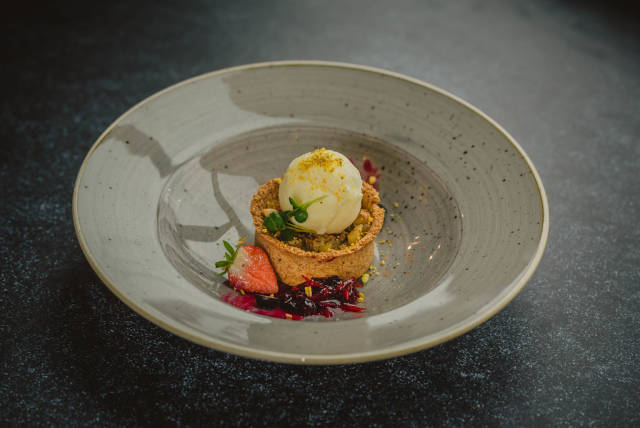 Tarte With Ice Cream Ball