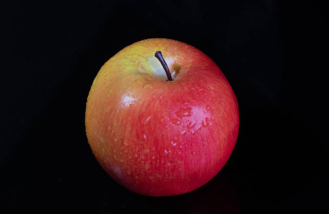 Isolated red apple