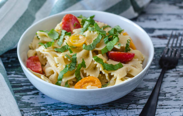 Pasta with Fresh Basil and Tomatoes