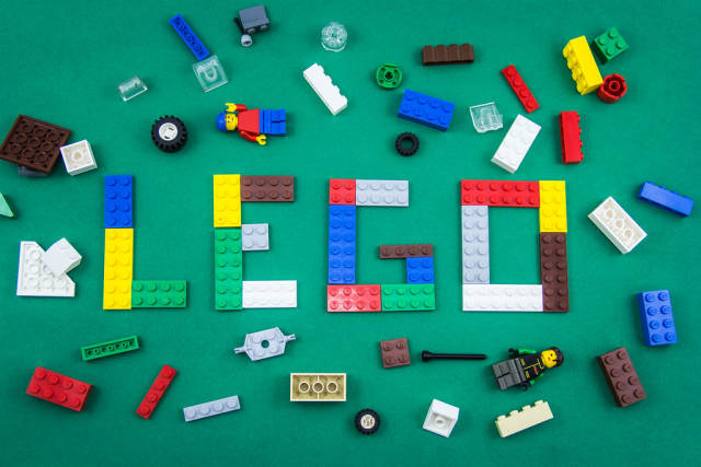 Legos in disorder and reading LEGO