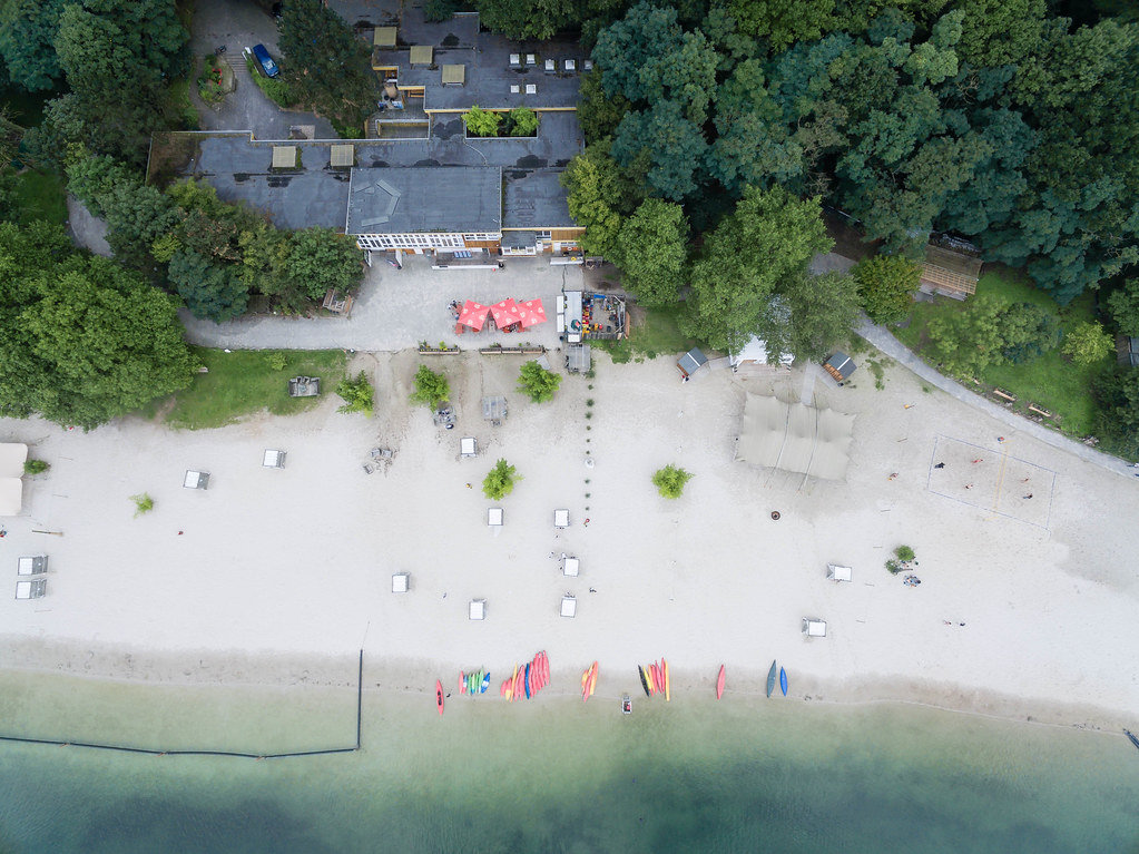 Kanus am Blackfoot Beach am Fühlinger See