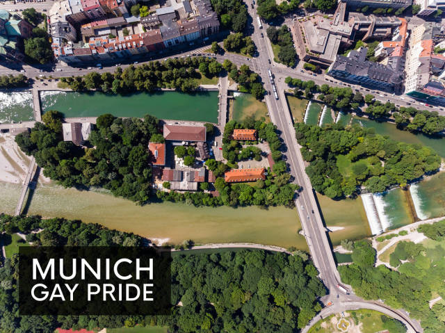 Luftbild der Praterinsel zwischen der Isar in München und dem Bildtitel "Munich Gay Pride", um die queere CSD-Parade zu feiern