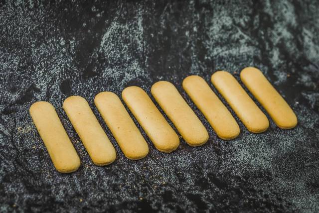 Italian savoiardi cookies (Flip 2019)