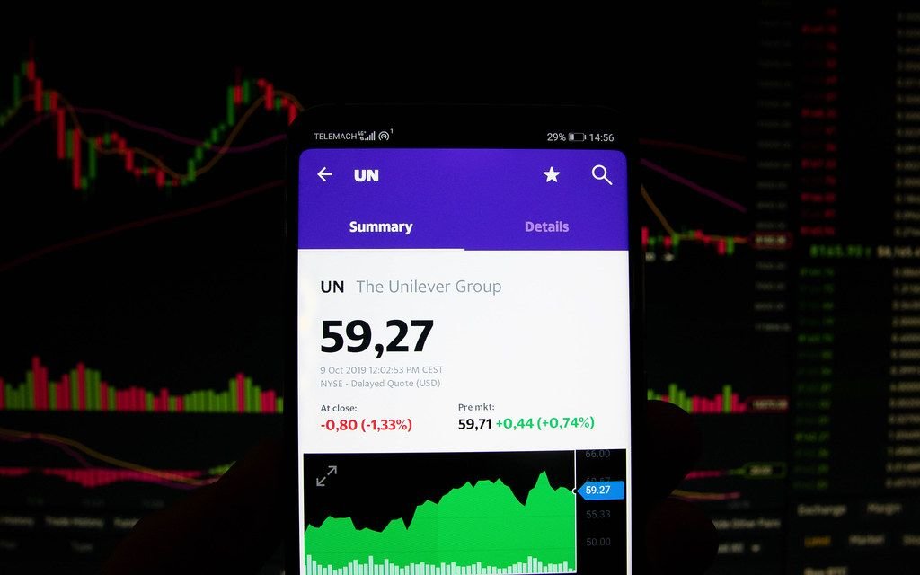 Ein Smartphone zeigt den The Unilever Group Marktwert