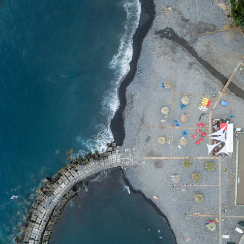 Strand und Beach-Club in Ponta do Sol, Madeira