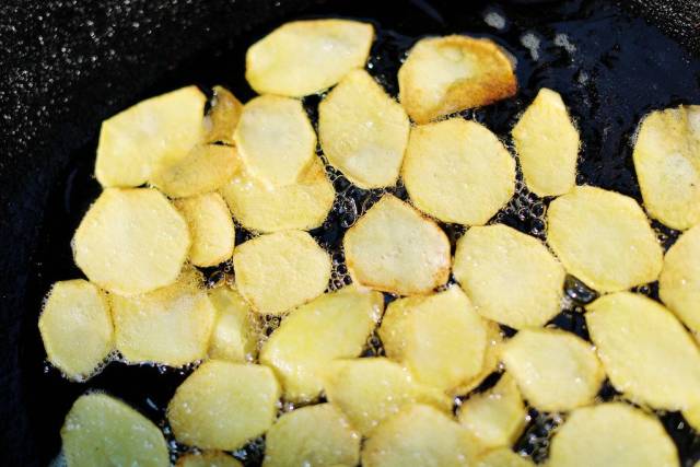 Fried pan potato slices (Flip 2019)