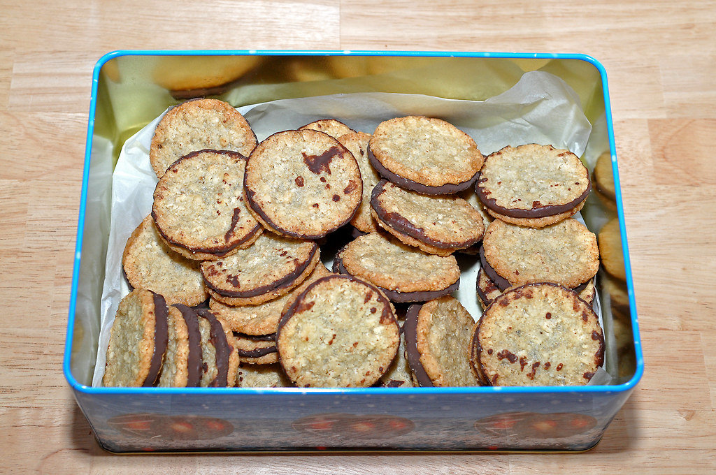 Kekse in Weihnachtsdose