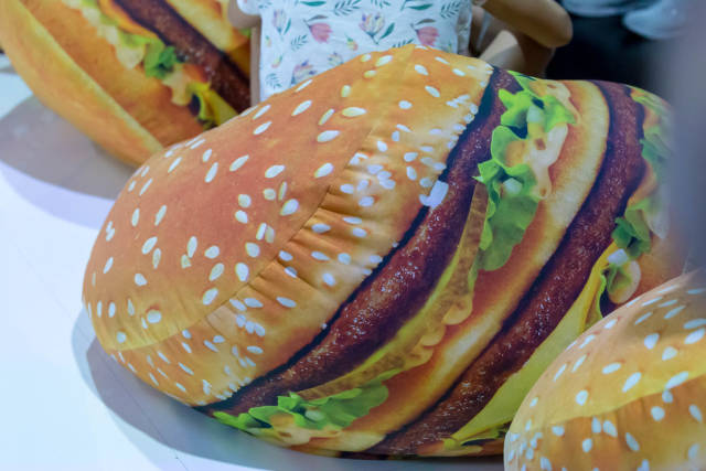 Sitzsack im Hamburger-Look bei McDonalds
