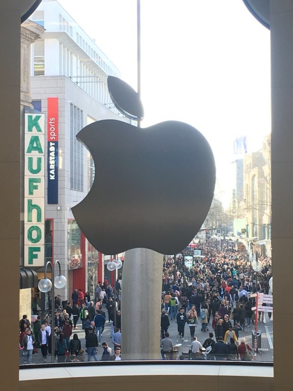 Eröffnung Apple Store Schildergasse Köln