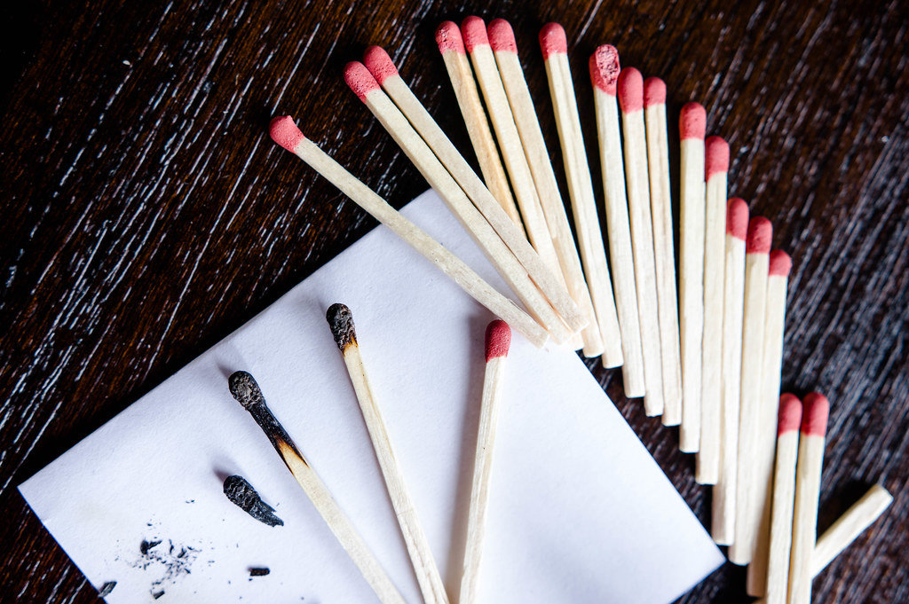 Neue und abgebrannte Streichhölzer