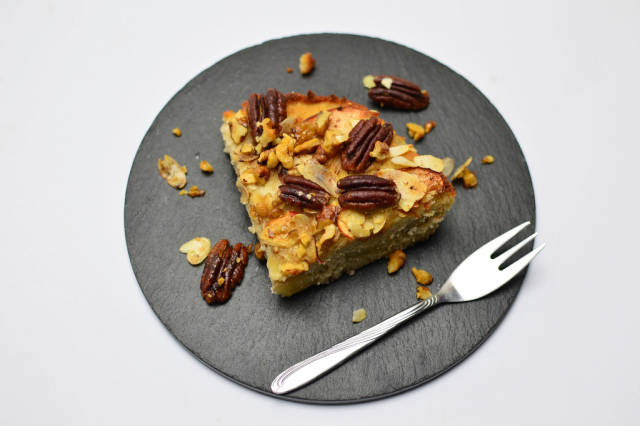 Apple pie with pecan nuts