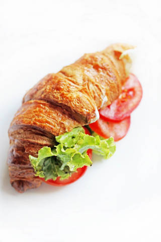 Croissant mit Salat