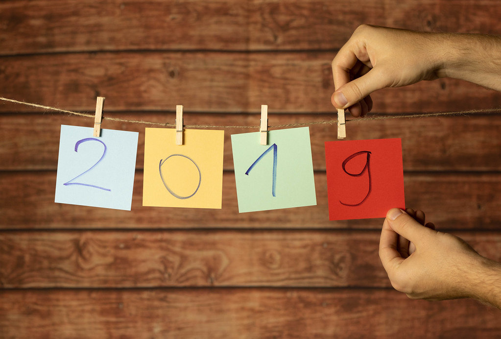 2019 text hanging on the rope