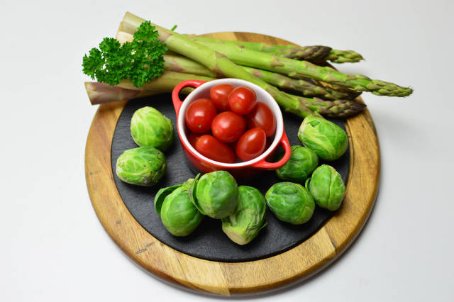 Brussels sprouts, cherry tomatoes and asparagus