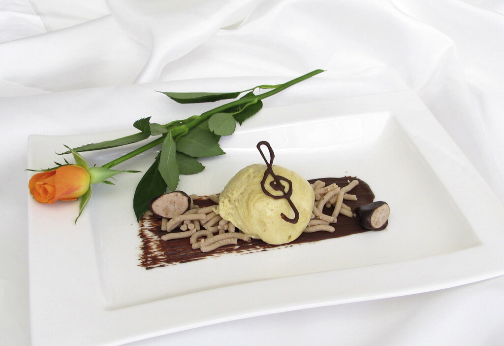 Kastanienmousse auf Schokospiegel