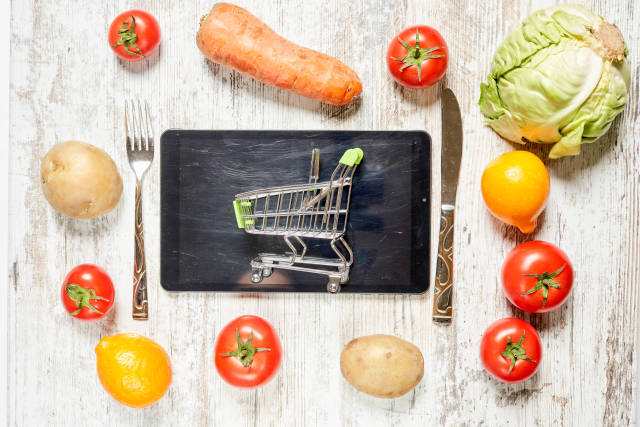 Ordering fresh vegetables in online supermarket