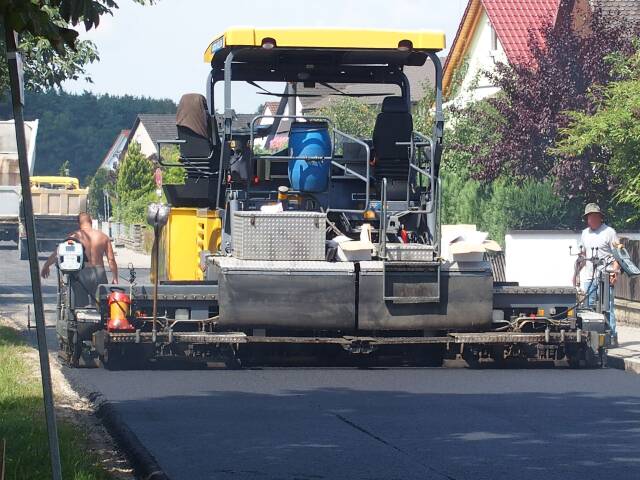 Strasse teeren