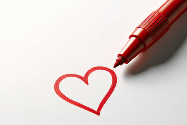roter Stift mit Herz