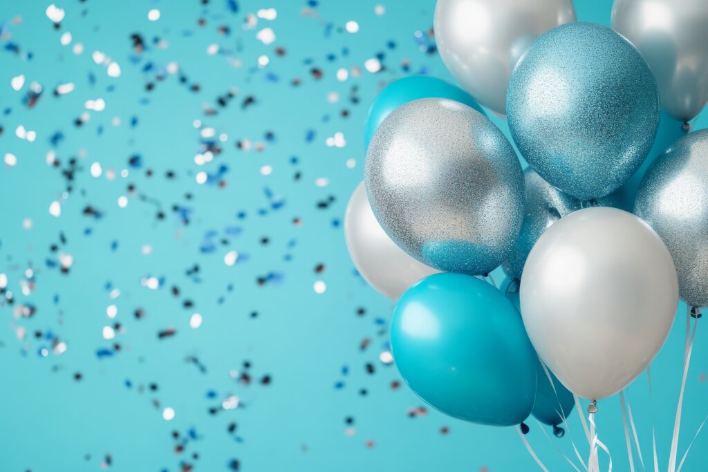 blaue und silberne Luftballons