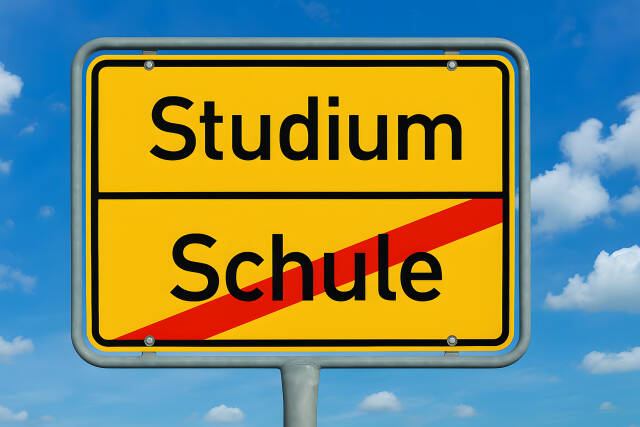 Studium beginnt Ortsschild mit durchgestrichener Schule