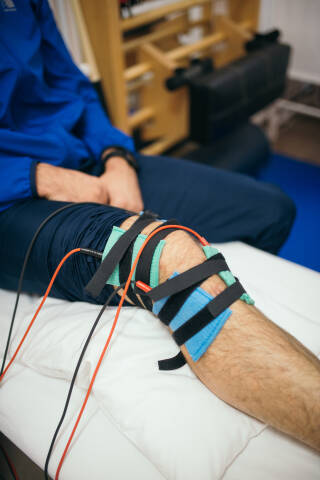 Electrotherapy of the patient s injured knee.