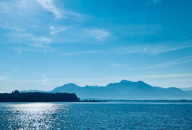 Chiemsee mit Voralpen