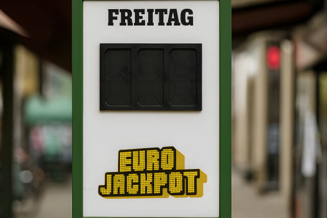 Eurojackpot Lottoschild am Freitag in der Innenstadt