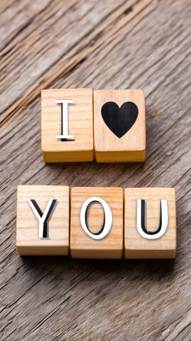 I Love You Holzbuchstaben für Whatsapp und Instagram Stories