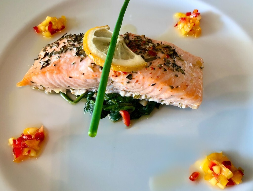 Gegrillter Lachs mit Beilagen