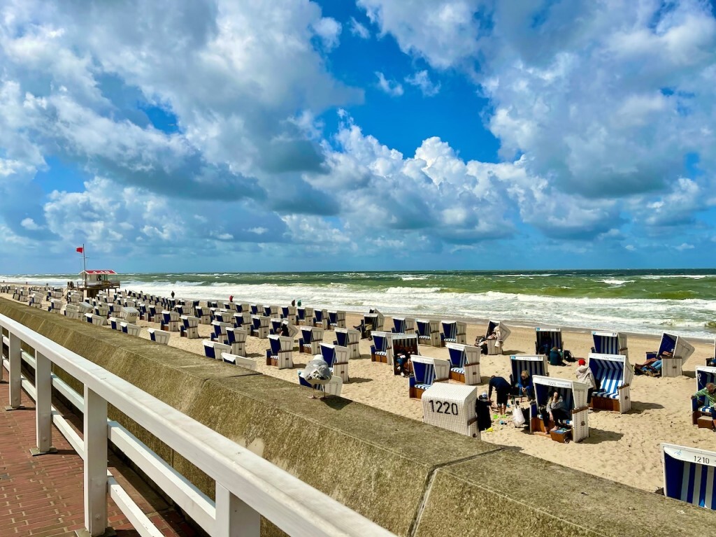 Strand mit Strandkörben