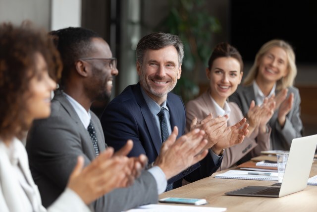 Teamfeier im Konferenzraum