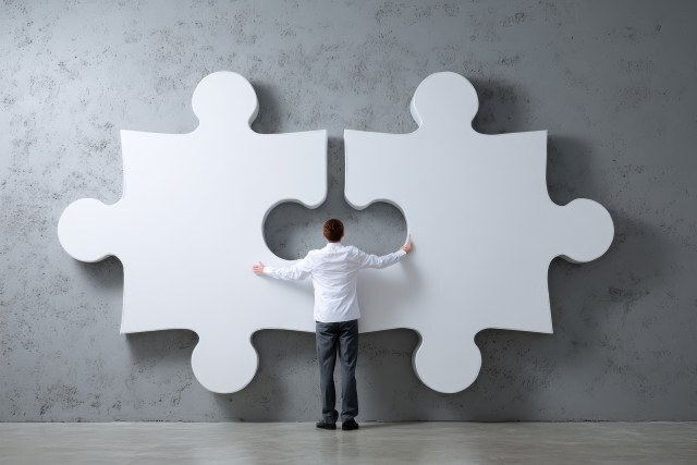 große Puzzleteile als Kunstgemälde an der Wand