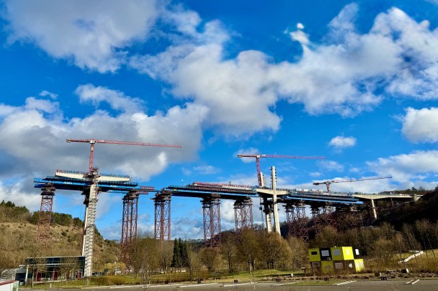 Bauarbeiten an einer Brücke