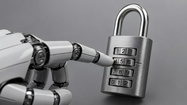 Roboterhand greift nach einem Zahlenschloss aus Metall