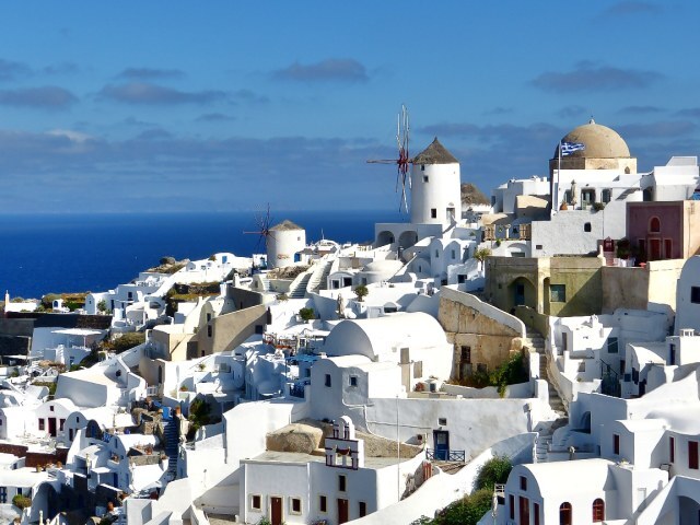 Santorin mit weißen Häusern