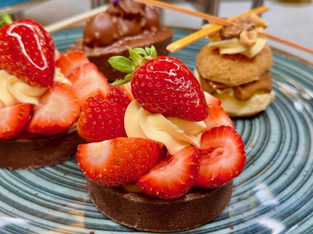 Leckere Erdbeertörtchen mit Eis