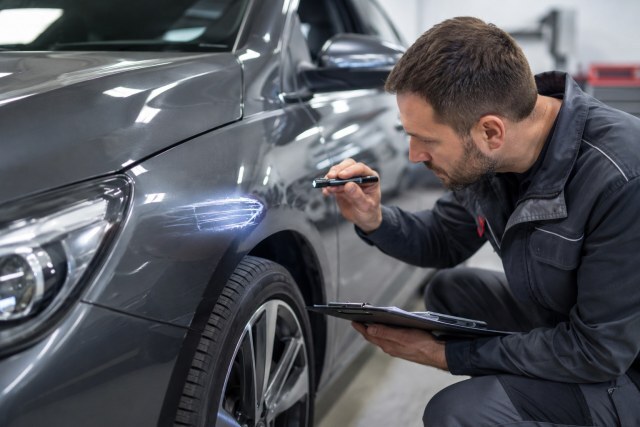 Fahrzeuginspektion in der Werkstatt