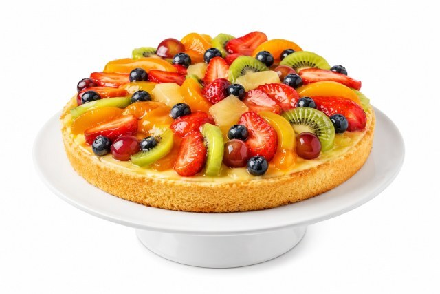 Fruchtige Torte auf Teller